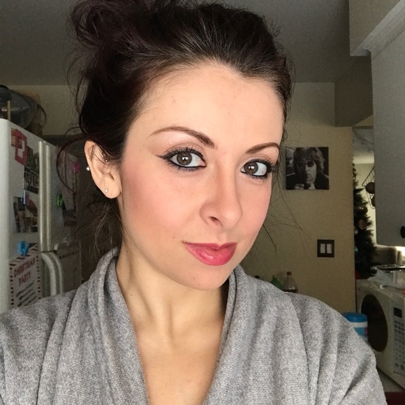 Meet your Posher, Liz - Picture 6 of 8